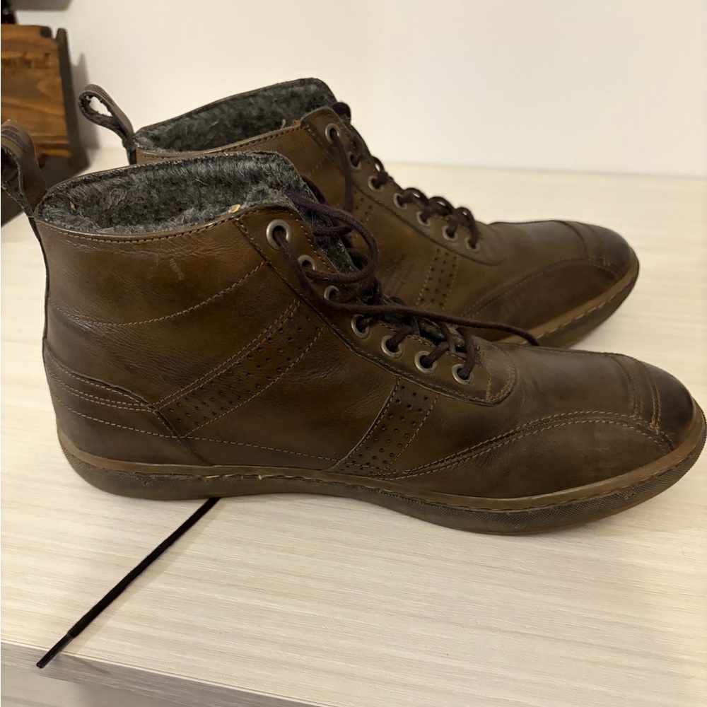 Cycleur de Luxe Boots / shoes With Fur Inside.  Size 8